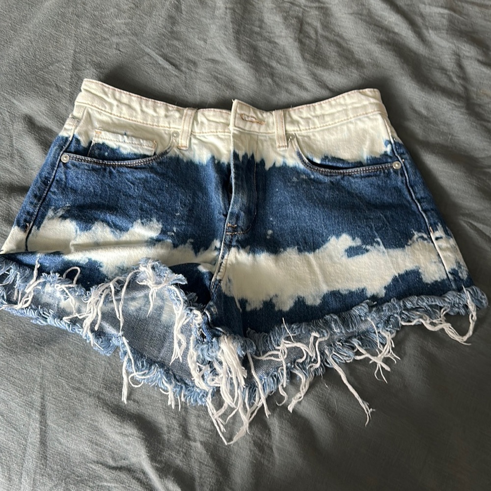 Bleach detail denim shorts